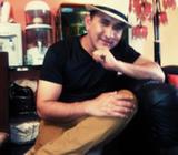 GUITARRISTA,BAJISTA Y VOCES A SUS ORDENES PARA TOCAR EN TRIOS 0988519976