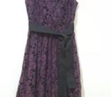 Vestido para cocktail, confeccionado en encaje, color uva, talla S