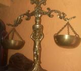 FIGURA DE LA JUSTICIA DE BRONCE