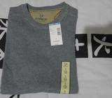 Buzo Marca Outdoor Life talla Medium Color Gris para hombre