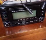 VENDO RADIO PARA HILUX ORIGINAL OEM CON BLOO THO
