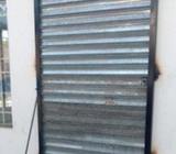 SE VENDE UNA PUERTA ENROLLABLES