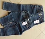2 Jeans 3T para niño $25 c/u DESCUENTO DEL 15 POR BLACK FRIDAY