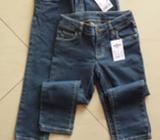 2 Jeans 4T para niño $20 c/u DESCUENTO DEL 15 POR BLACK FRIDAY