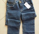 Jean para niño 5T marca OshKosh $20 CON DCSTO DEL 15 POR BLACK FRIDAY