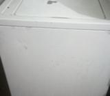 LAVADORA WHIRPOOL, EN FUNCIONAMIENTO, COLOR BLANCO