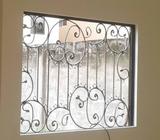 Ventanas de Hierro forjado y Puertas enrollables de excelente calidad