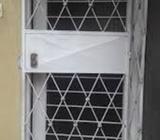 FABRICACION DE CUBRE PUERTAS, REJAS Y PUERTAS ENROLLABLES PARA LOCALES