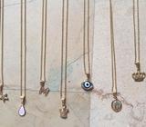 Cadenitas de Oro Mariposa Letras Amuleto